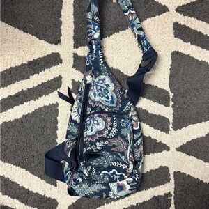 🎒 Vera Bradley Sling Backpack – Navy Paisley – Excellent Condition 🎒
